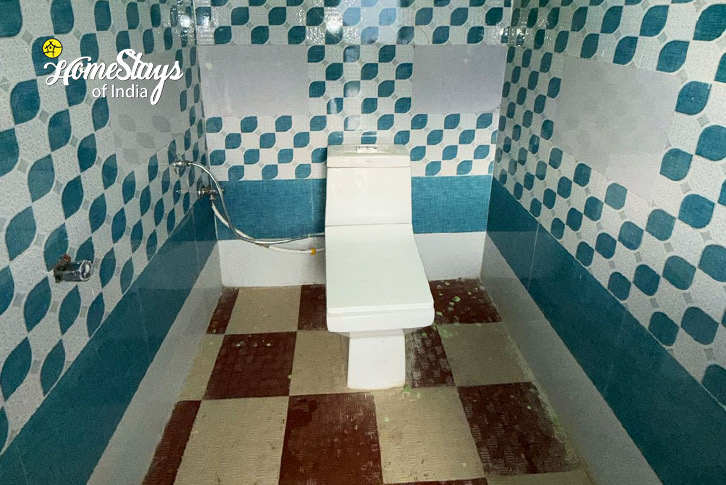 Bathroom-The Alpine Homestay, Jakhol