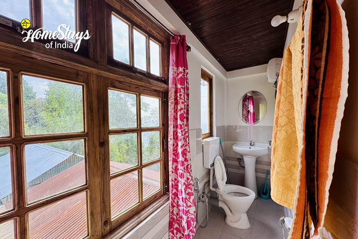 Bathroom-The Quiet Perch Cottage, Rampuria - Darjeeling 