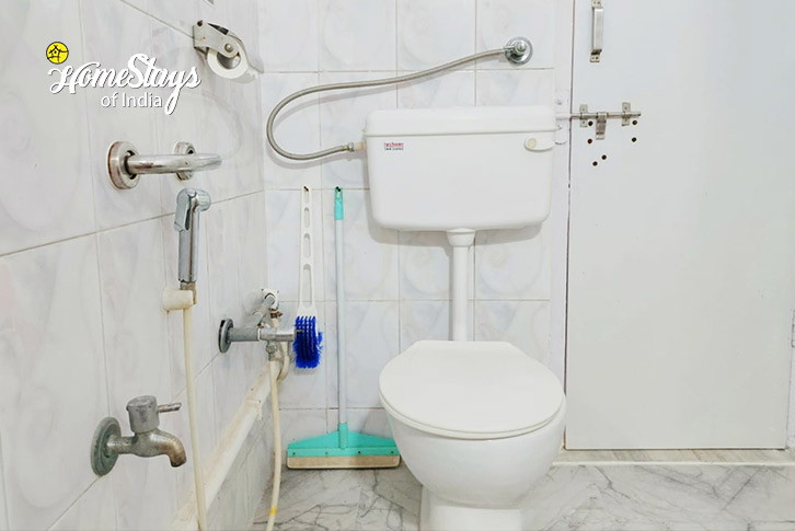 Bathroom-Willow Aura Homestay-Ajmer 