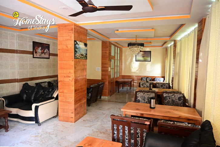 Dining-2-Mountain Mania Homestay, Jari-Kasol
