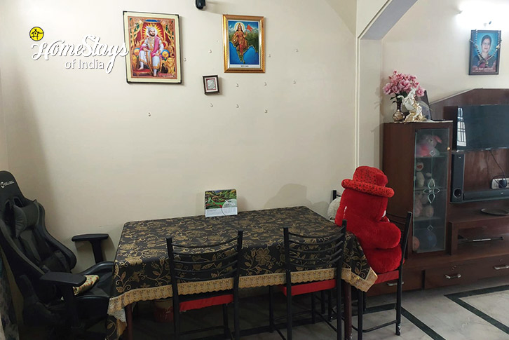 Dining-Midtown Medley Homestay, Indore 