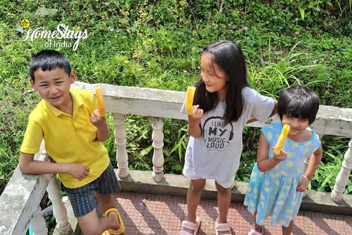 Happy Children-The Quiet Perch Cottage, Rampuria - Darjeeling 