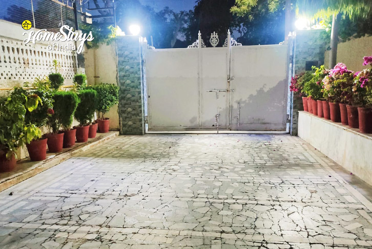 Parking-Willow Aura Homestay-Ajmer 