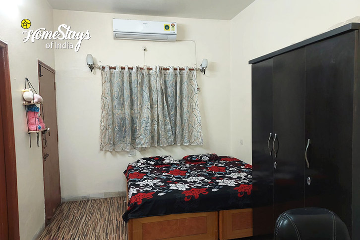 Room 4-Midtown Medley Homestay, Indore 