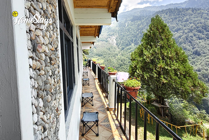 Balcony-The Alpine Stopover Homestay - Agoda  