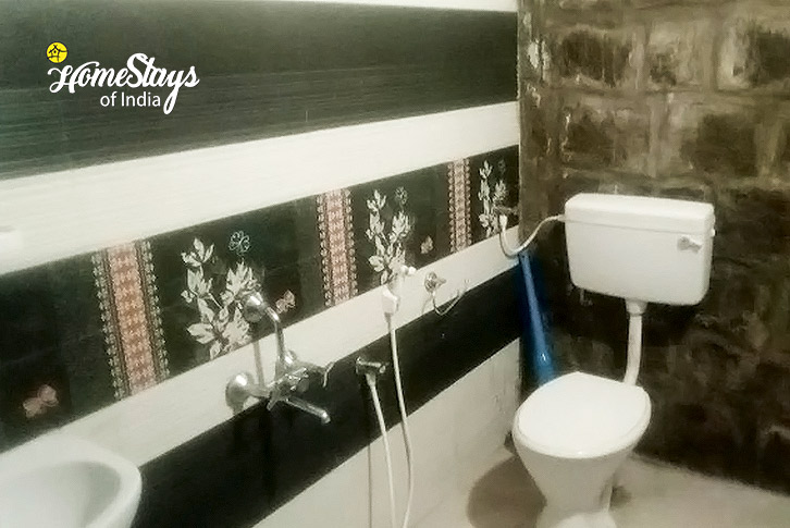 Bathroom-Evergreen Escape Homestay, Kotagiri-Nilgiri