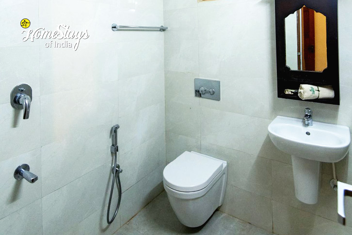 Bathroom-Mann & Monsoon Homestay, Kerala