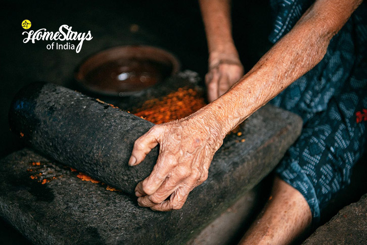 Hand Grinder-Mann & Monsoon Homestay, Kerala