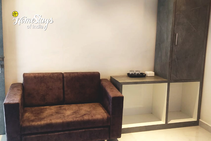 Room Sitting-Bloom Farmstay, Nashik 
