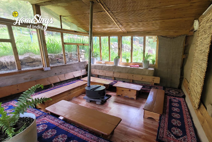 Dining-Snow pine Cottage, Tosh - Parvati Valley 